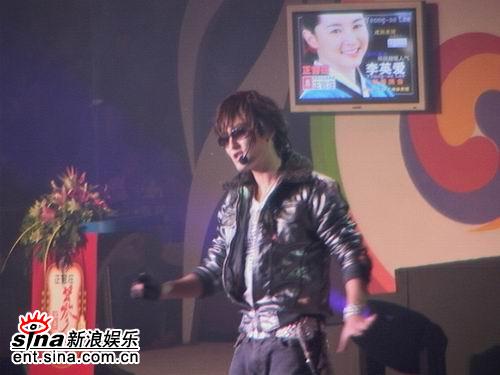 组图:李英爱携韩风刮来君龙安七炫再次相遇