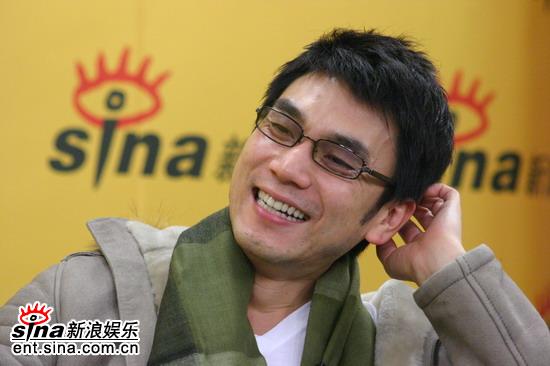 图文：林依轮聊网络音乐现象--“傻傻”地笑