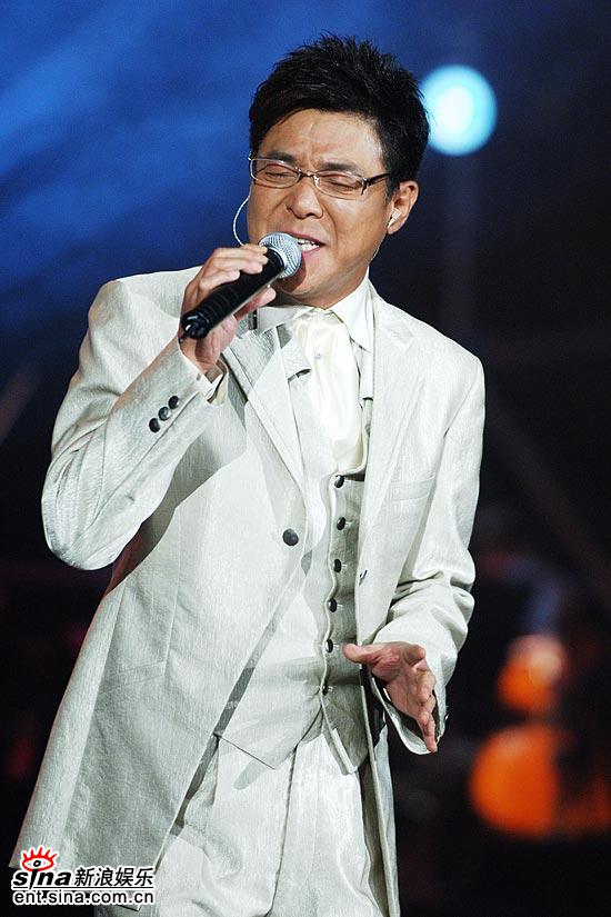 图文：姜育恒演唱会上海开锣--传统儒雅