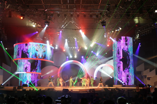 图文:2006志愿北京7-13演唱会--绚丽的舞台