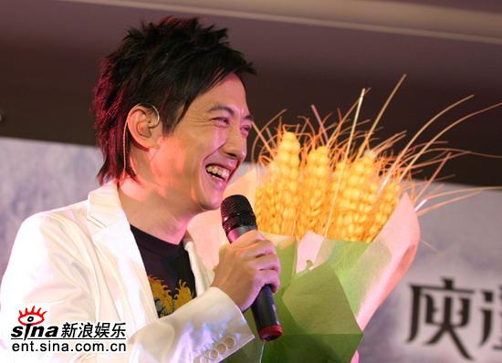 图文：庾澄庆北京发布新碟-收到大麦喜不自禁