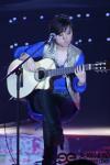 图文：超级女声总决赛8进6-韩真真吉他演奏