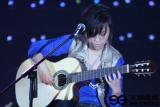 图文：超级女声总决赛8进6-吉他才女韩真真