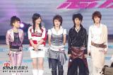 图文：超级女声总决赛6进5 五位超女亮相齐登台