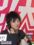 图文：超级女声总决赛6进5 许飞再度落泪湿眼眶