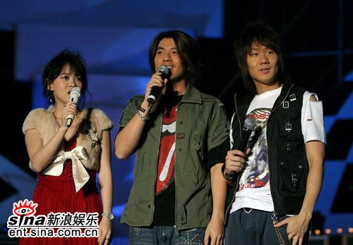 图文:《同一首歌》常熟站--曾宝仪阿杜林俊杰