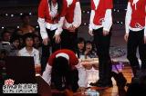 图文：超女总决赛5进4--厉娜下跪雪梨痛哭