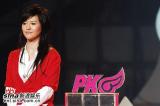 图文：超女总决赛5进4--谭维维PK表情淡定从容