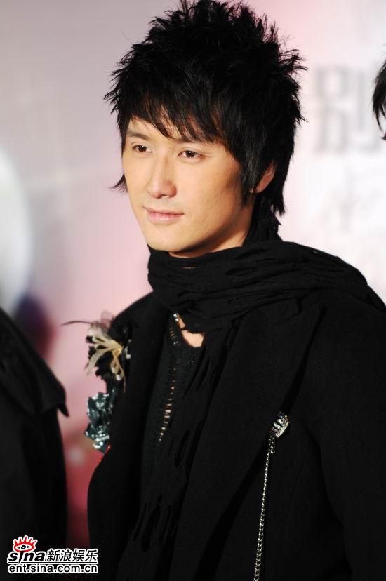 图文：2006超级盛典举行-好男儿巫迪文面带微笑