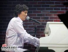 组图:童安格北京演唱会 与歌迷重温经典老歌