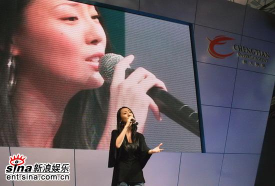 组图：日本歌手mink献唱ITU期待在中国开个唱