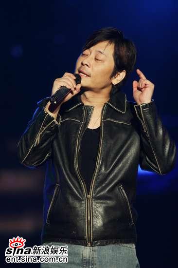 图文:“华夏龙情”厦门演唱会-王杰出场