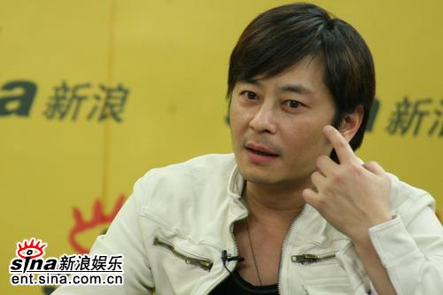 图文：王杰做客新浪聊新专辑-帅气依旧