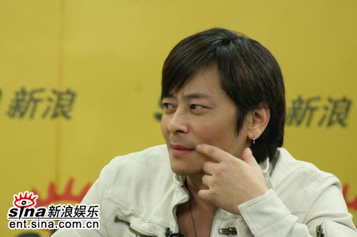 图文：王杰做客新浪聊新专辑-被主持人难住