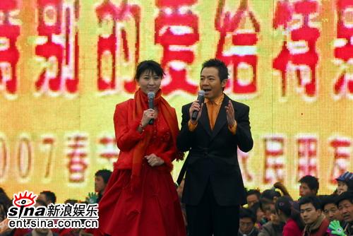 图文:《同一首歌》下乡过年--阎学晶梁永斌