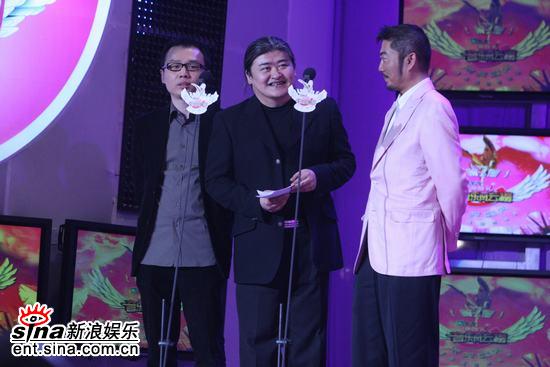 图文：小虫陈少琪刘欢作为风云榜评委上台发言
