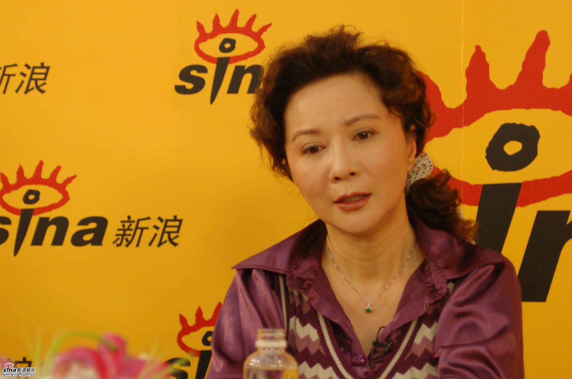 图文：蔡明做客新浪聊天室畅聊-思绪回到从前