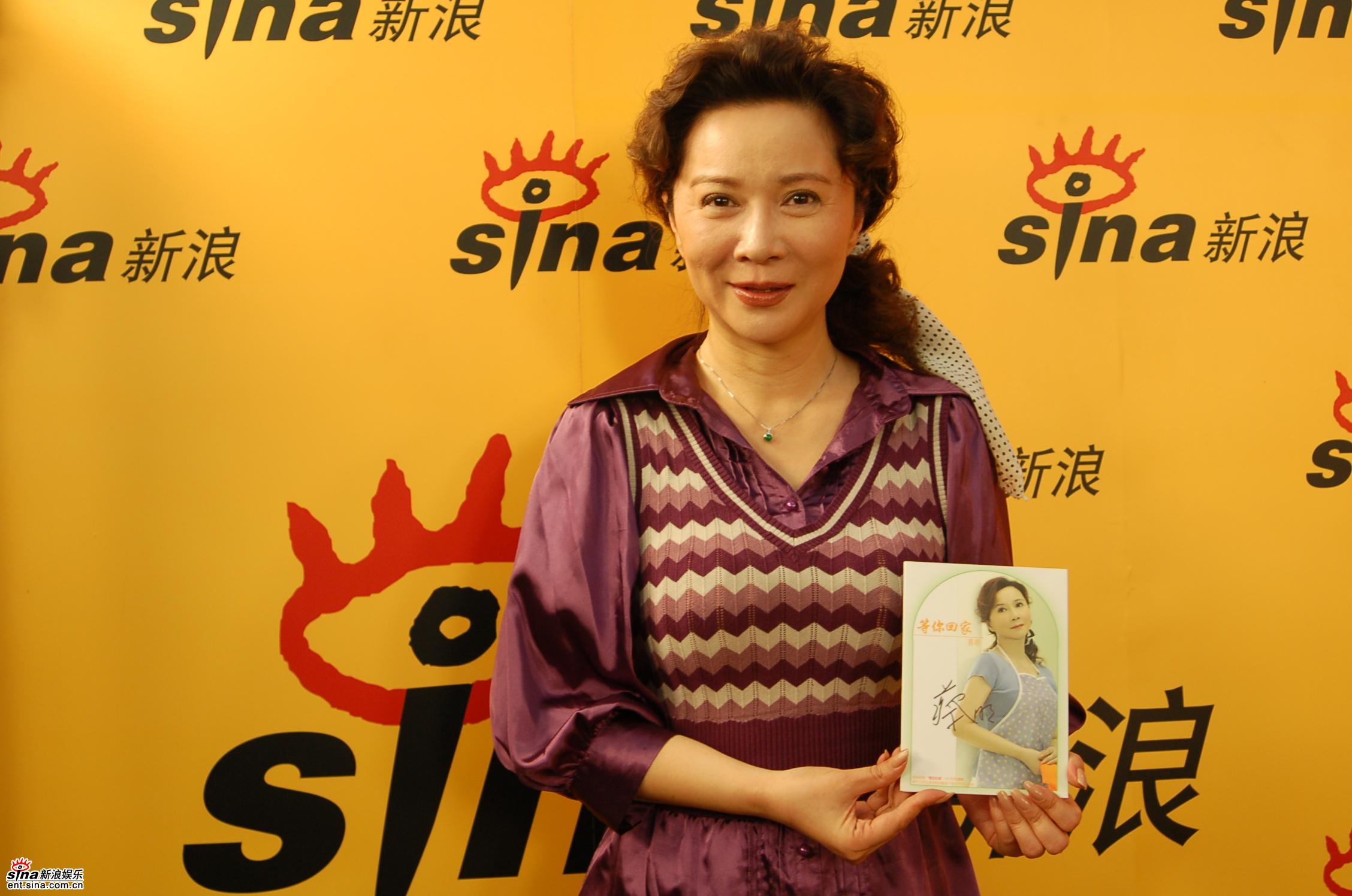 图文：蔡明做客新浪聊天室畅聊-预计唱片大卖