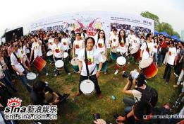 组图：迷笛音乐节第二天现场持续火爆气氛(2)