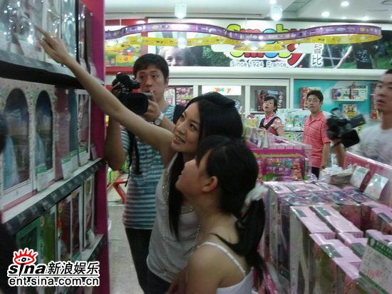 安以轩发行首张专辑体验做一天临时妈妈(组图)