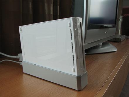 Wii主机实物和手柄细节照片公开(图)_电视游戏
