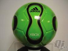 新浪游戏_Xbox360限定版《FIFA世界杯2006》推出 贝克汉姆助阵