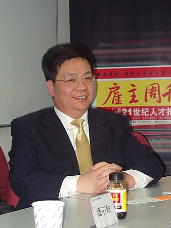 珠江地产董事长_宏一地产董事长照片(3)