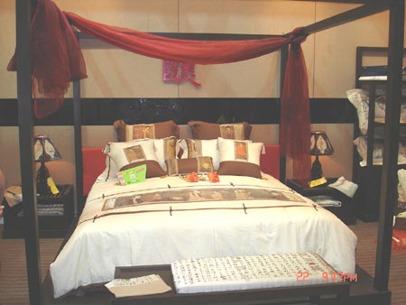 图文:第十一届家纺展--古香古色的中式床