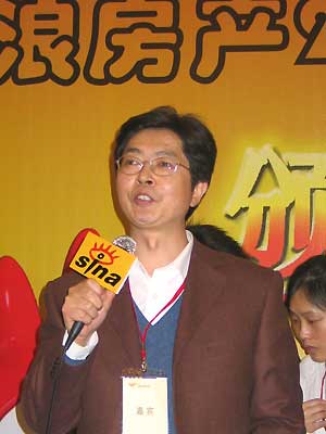 图文:2004房产论坛颁奖典礼-东方家园刘占奎