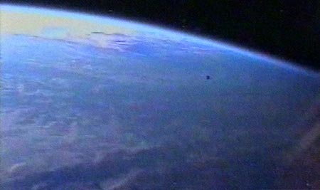图文:中国宇航员从舷窗拍摄的地球照片