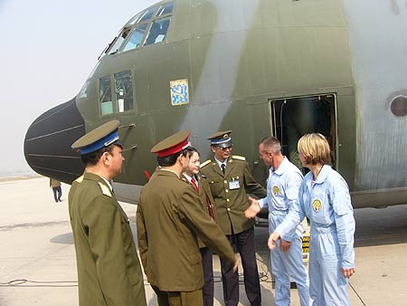 ͼ:йڻӭѾC-130Ա