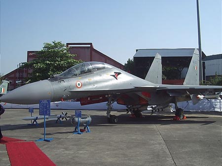 印度斯坦航空公司开始试飞自行组装的苏-30战