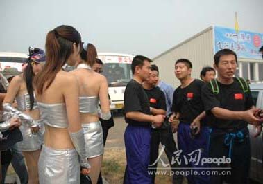 组图：珠海航展上的美女与英雄(二)