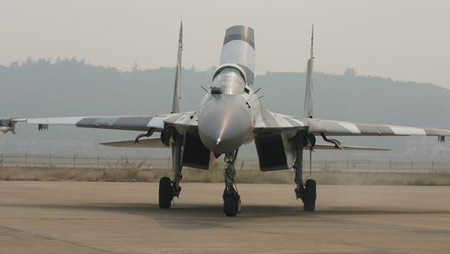 图文：英雄风范——SU-27SMK侧位战斗机(4)
