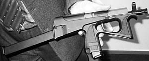 俄推出可装两个弹夹的PP-2000型塑料冲锋枪