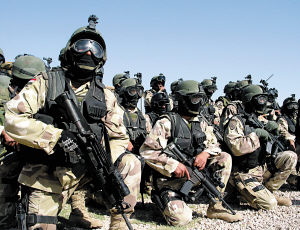 2005:伊拉克招兵买马忙扩军(图)