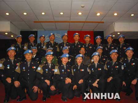 中国驻科索沃维和警察获联合国维和勋章(组图)