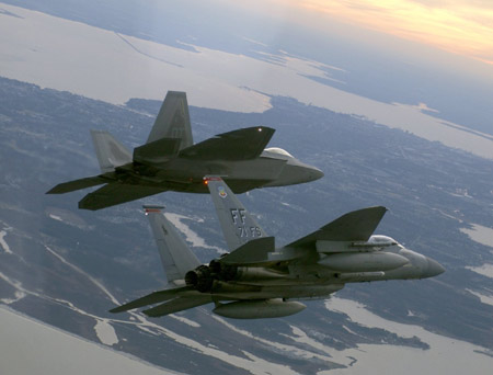 美空军试验人员认为F/A-22战机仍需要继续改进