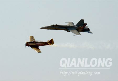 中国军事爱好者零距离接触美国空军(组图)