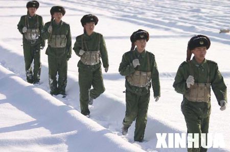 组图：新疆军区组织新战士大力开展雪地练兵