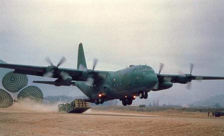 资料图片：C-130大力神军用运输机(9)