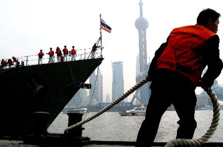 泰国海军舰艇编队抵达上海开始友好访问(组图)