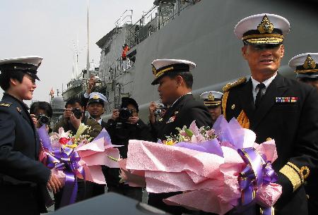 泰国海军舰艇编队抵达上海开始友好访问(组图)