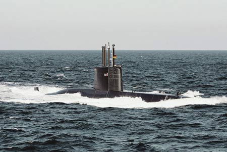 南非海军209级S101潜艇开始进行海试(组图)