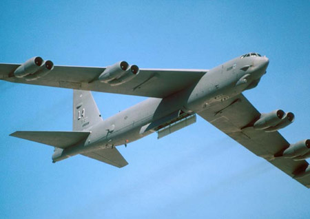 美空军升级B-52轰炸机电子对抗系统(组图)
