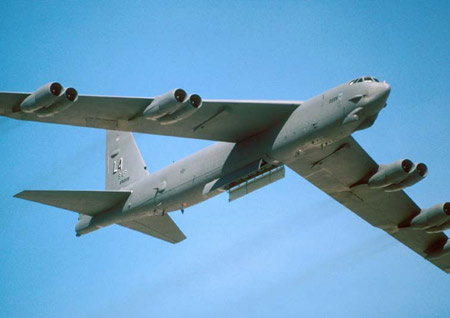 美空军升级B-52轰炸机电子对抗系统(组图)