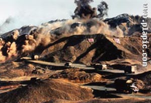 我军组建联合战术兵团沙漠腹地实兵演练(组图)