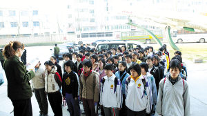 长篇特写：目击空军选拔第8批女飞行员(组图)