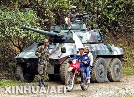 组图:哥伦比亚游击队员制作土制炮弹