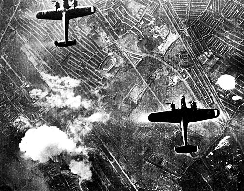 图文：对伦敦实施轰炸的德国轰炸机